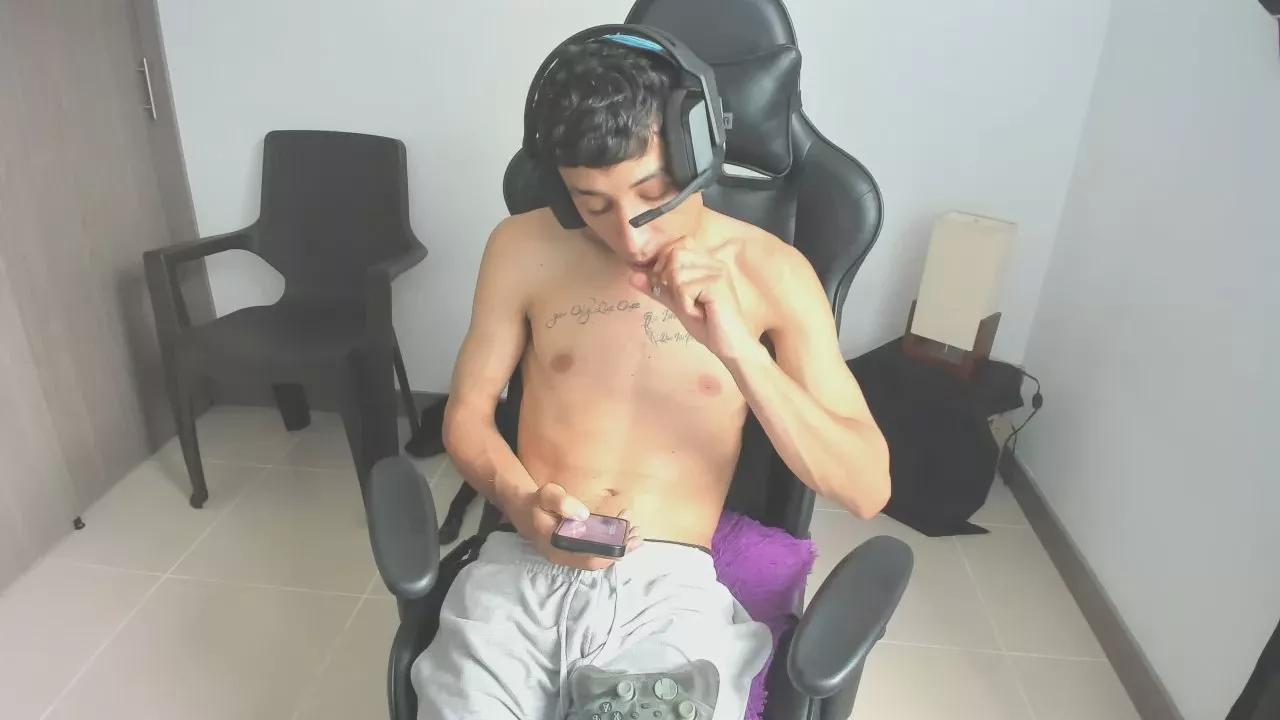 Total_Control on Cam4 