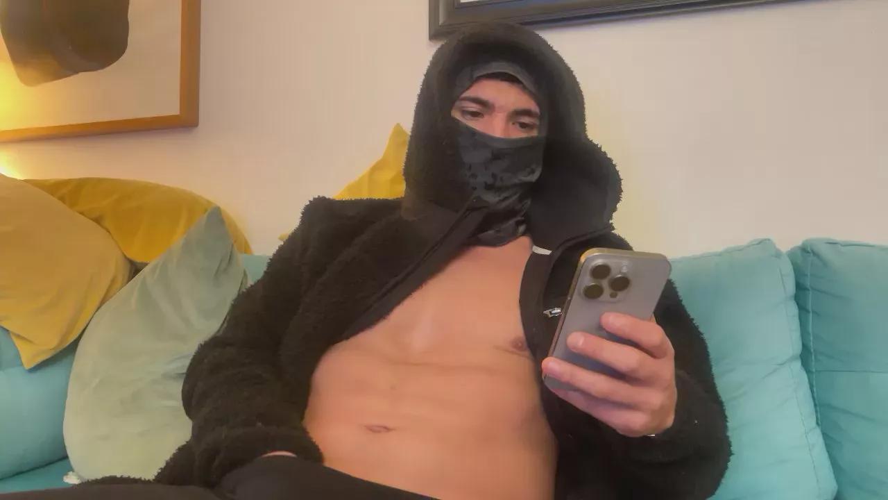 tripipo2 on Cam4 