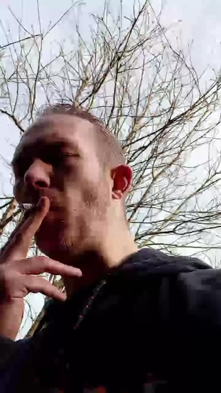 Trolls37 on Cam4 