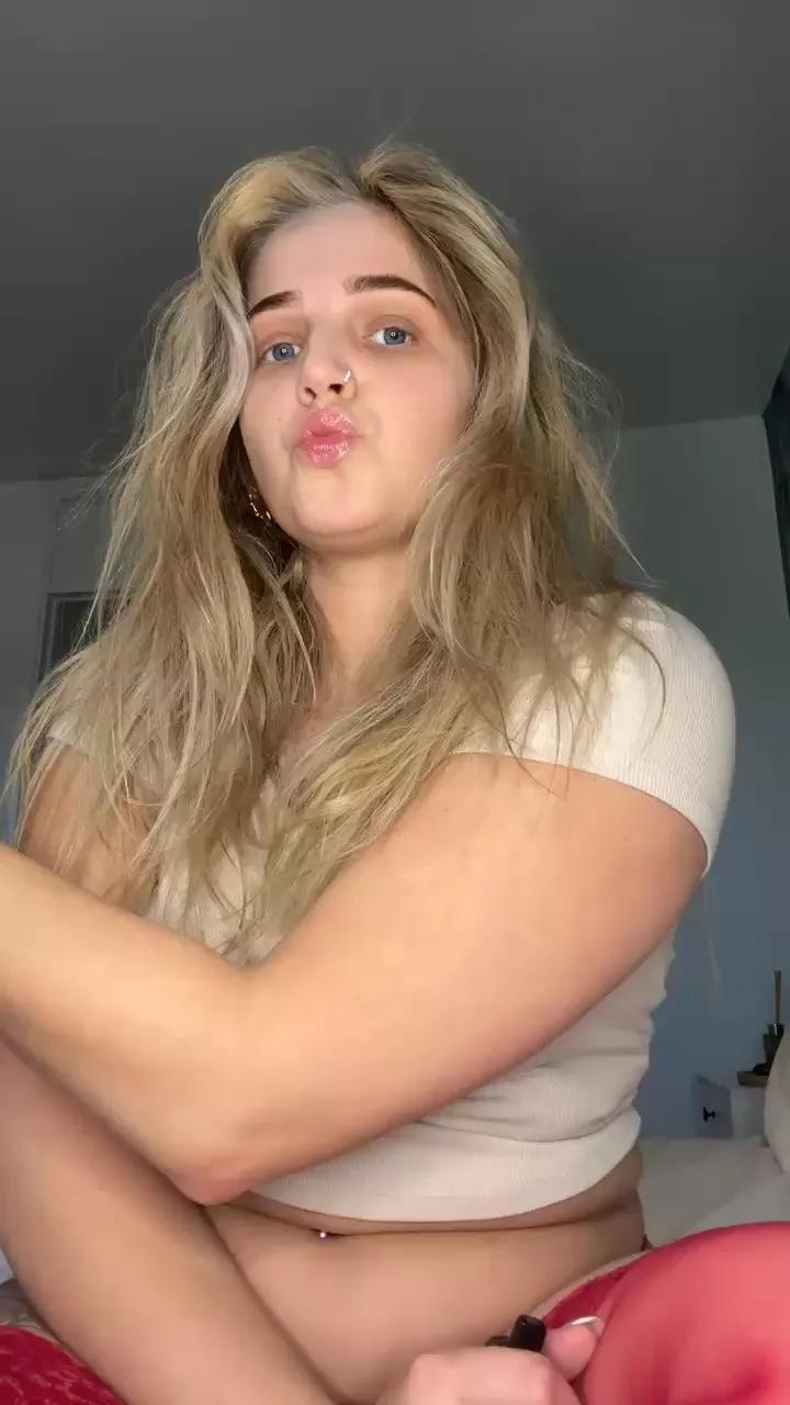 Unrealladylike on Cam4 