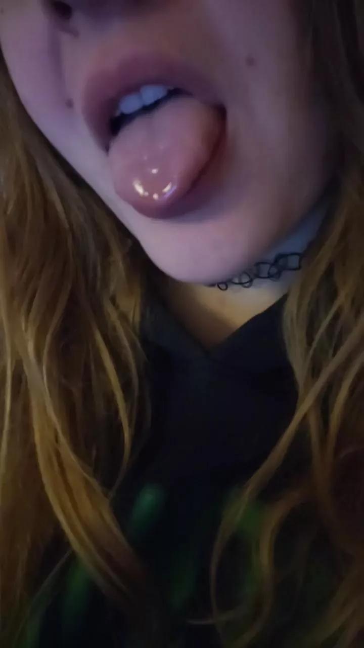 Ursula98 on Cam4 