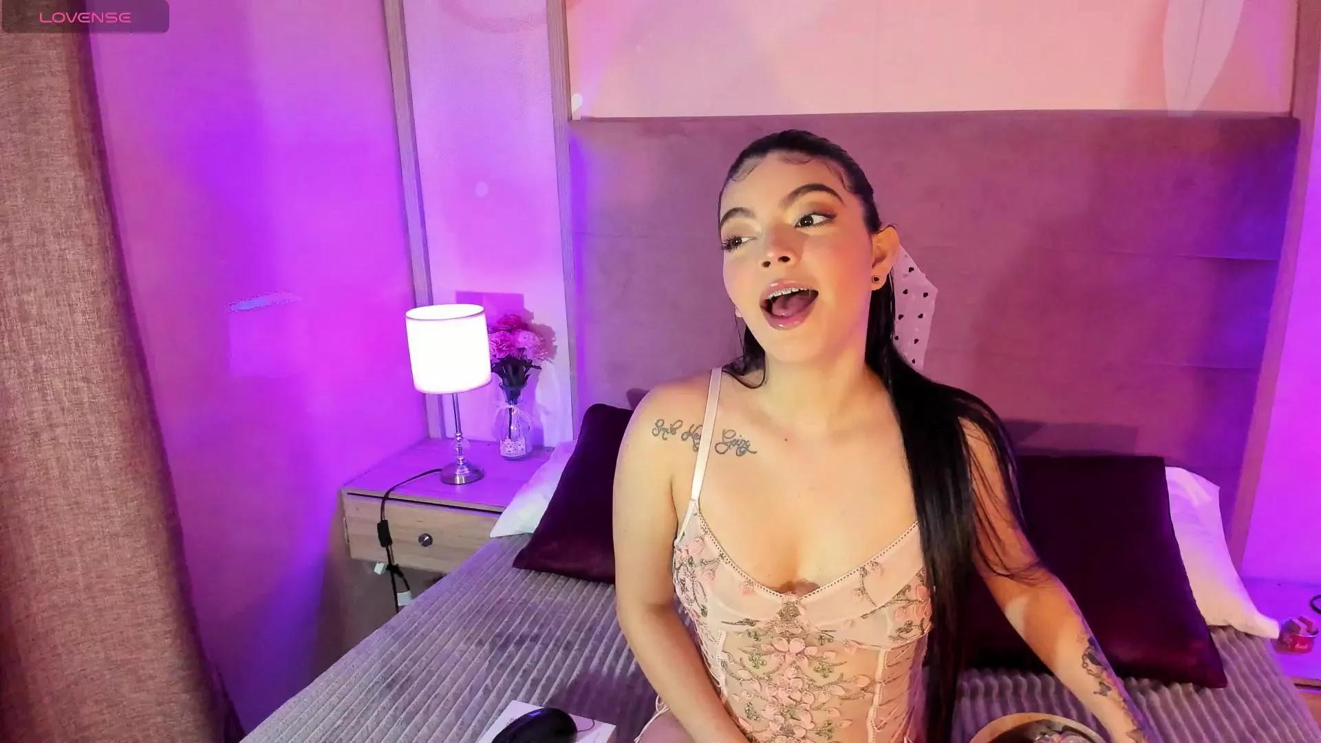 valeryPetit on Cam4 