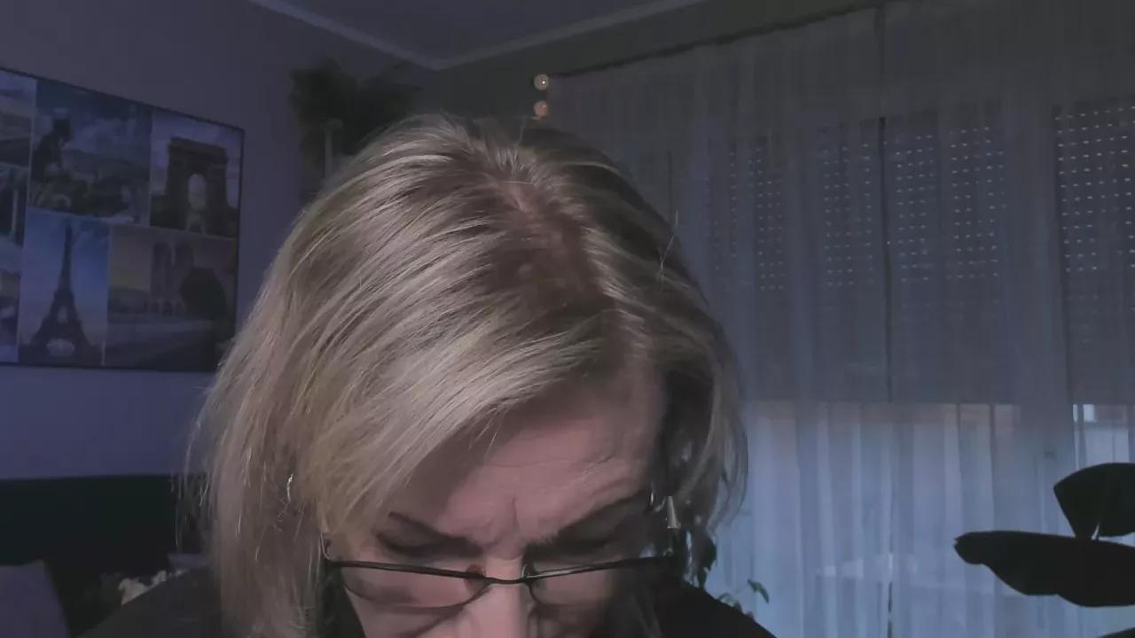 Offline VanessaLUX on Cam4