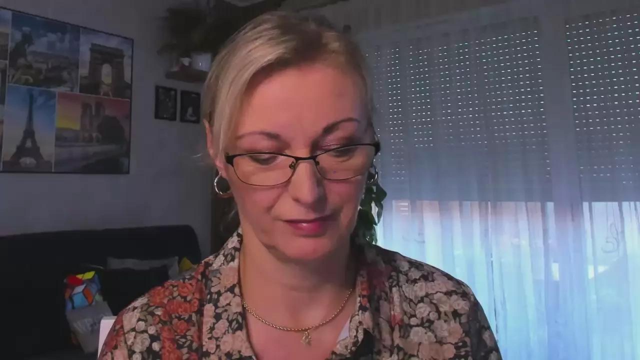 Offline VanessaLUX on Cam4