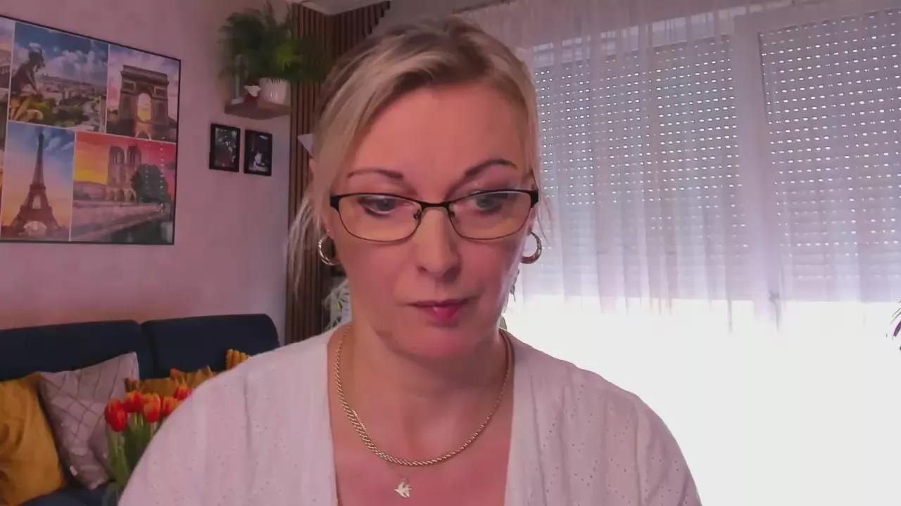 Offline VanessaLUX on Cam4