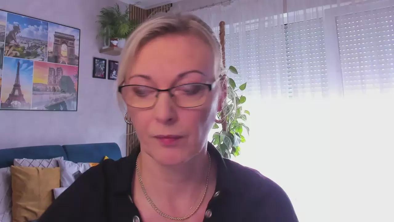 Offline VanessaLUX on Cam4