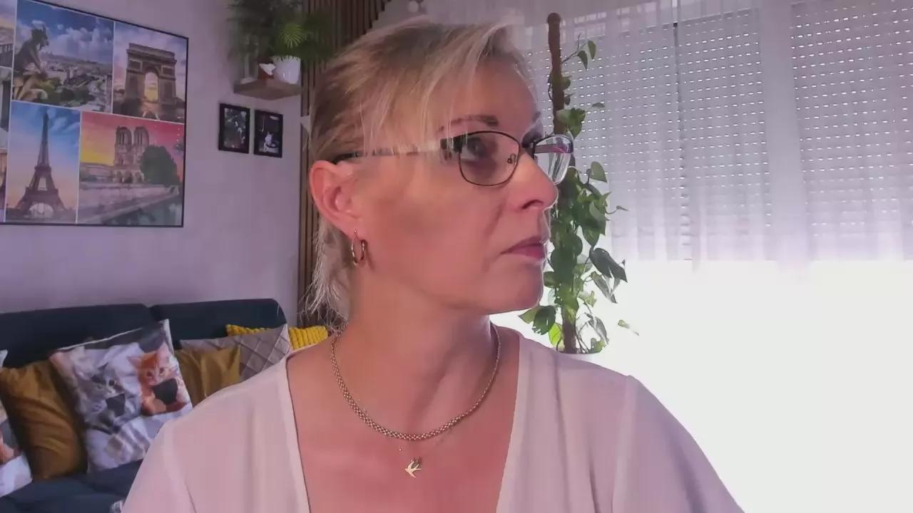 Offline VanessaLUX on Cam4