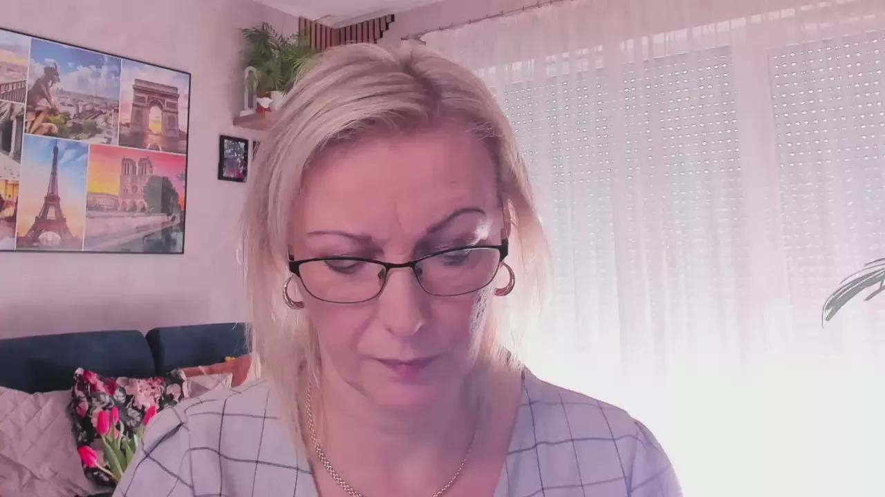 Offline VanessaLUX on Cam4