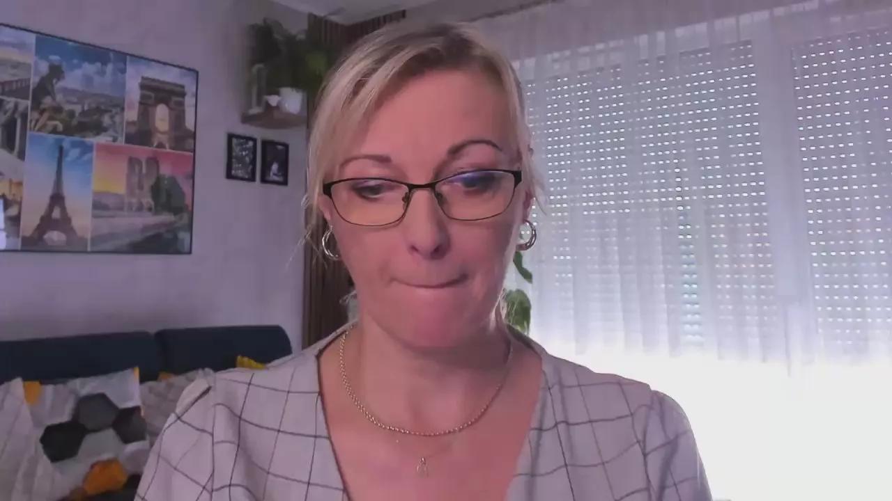 Offline VanessaLUX on Cam4