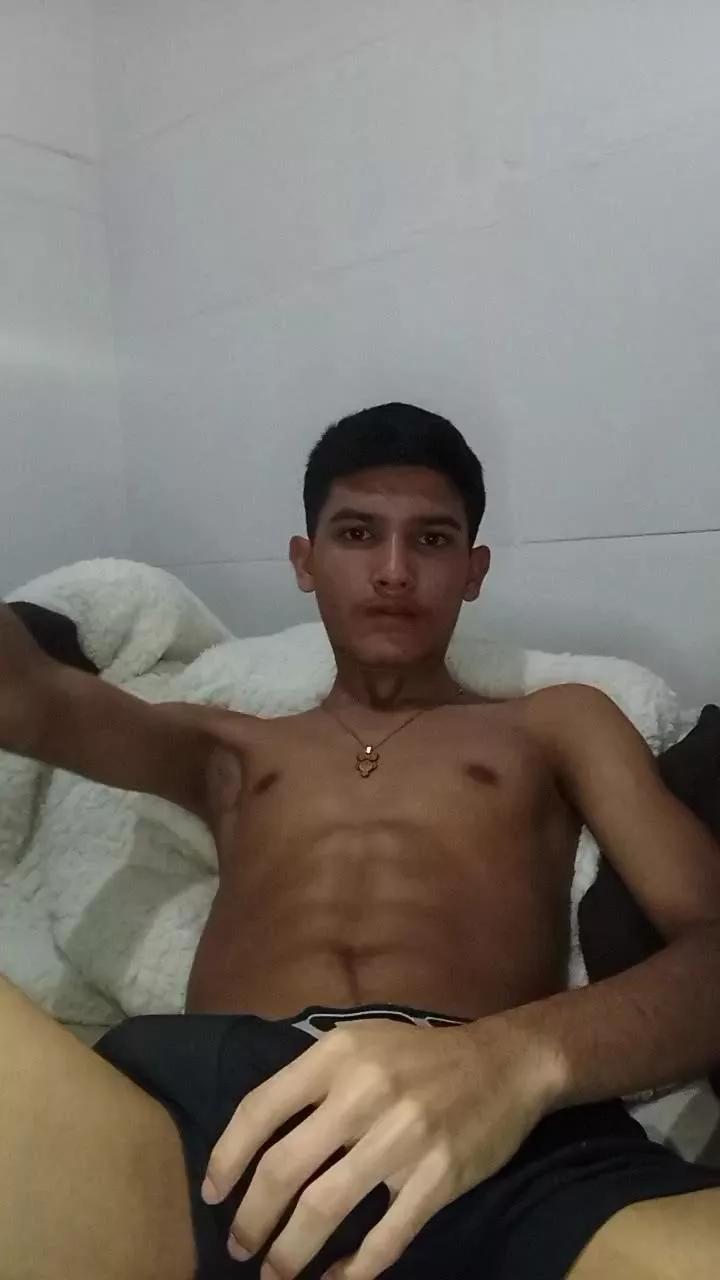 Vinni28463 on Cam4 