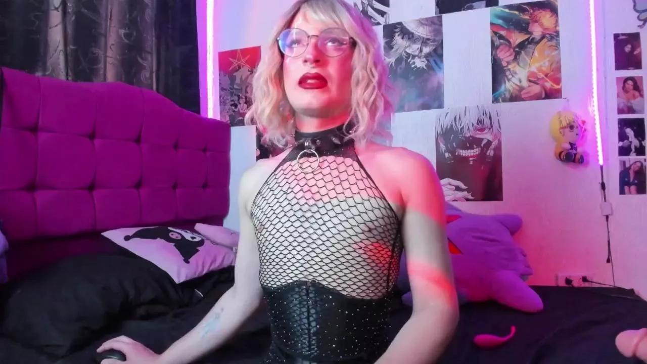 violetx_moon3 on Cam4 