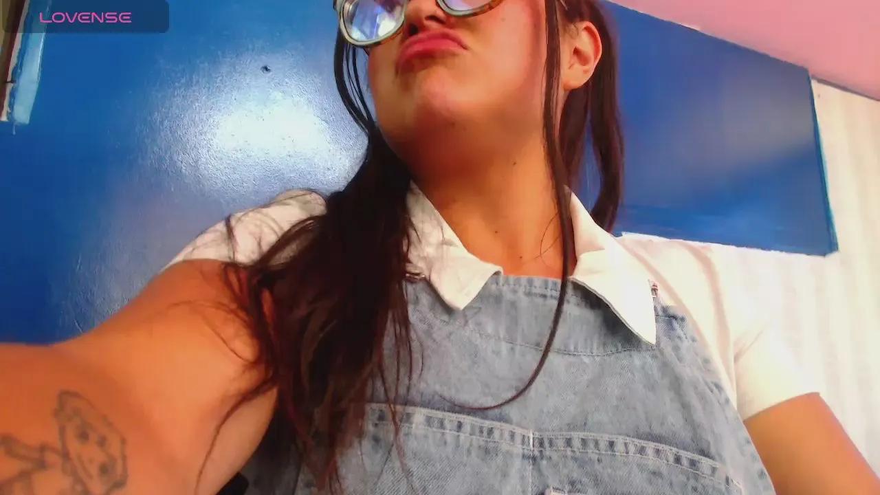 Explore Vitoria23_, they want to masturbate for you vitoria23_ from Cam4