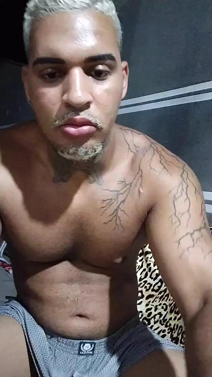 Walinh_o on Cam4 