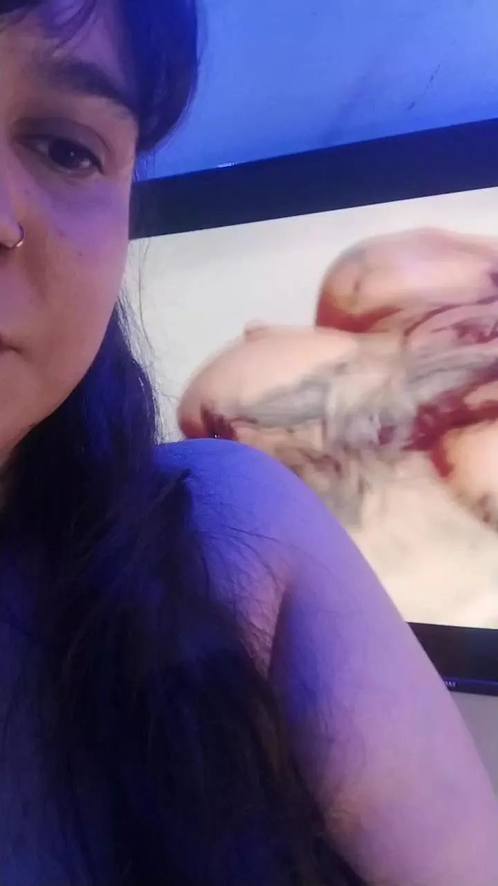 WineBee on Cam4 