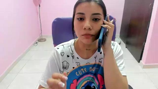 YHEVENIA_DIRTY on Cam4 