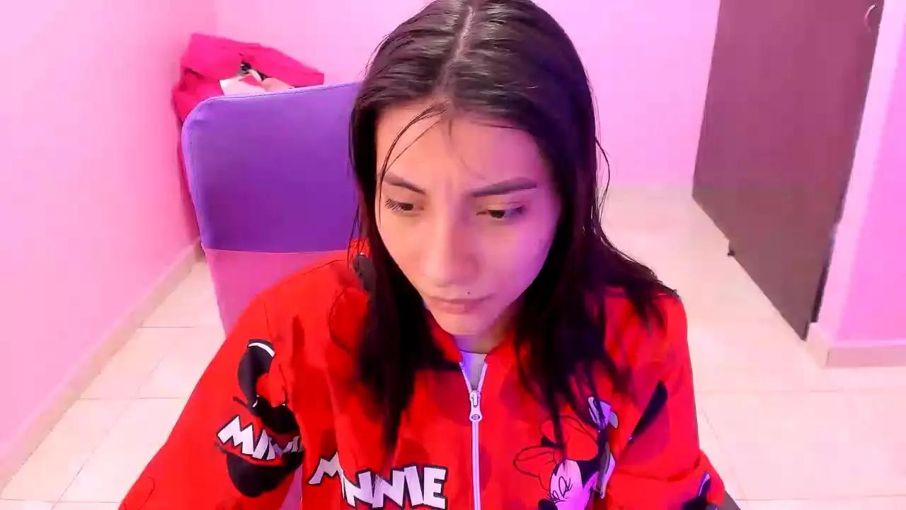 YHEVENIA_DIRTY on Cam4 