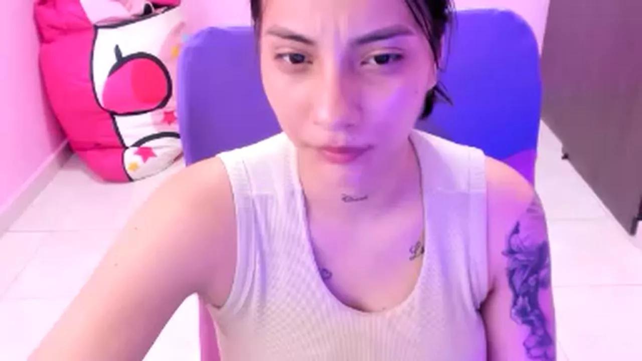 YHEVENIA_DIRTY on Cam4 