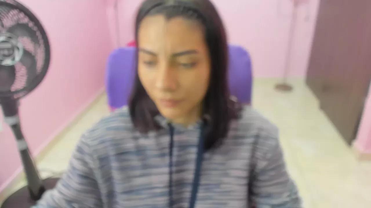 YHEVENIA_DIRTY on Cam4 