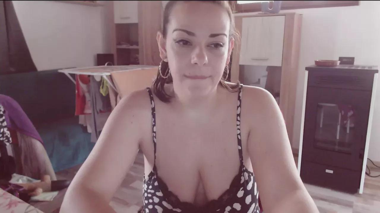 Yoli_Morena on Cam4 