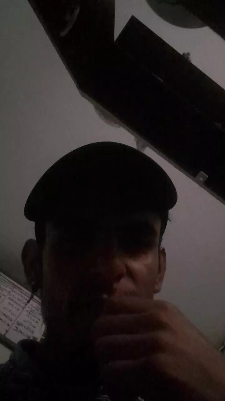 yourskinnyboy on Cam4 