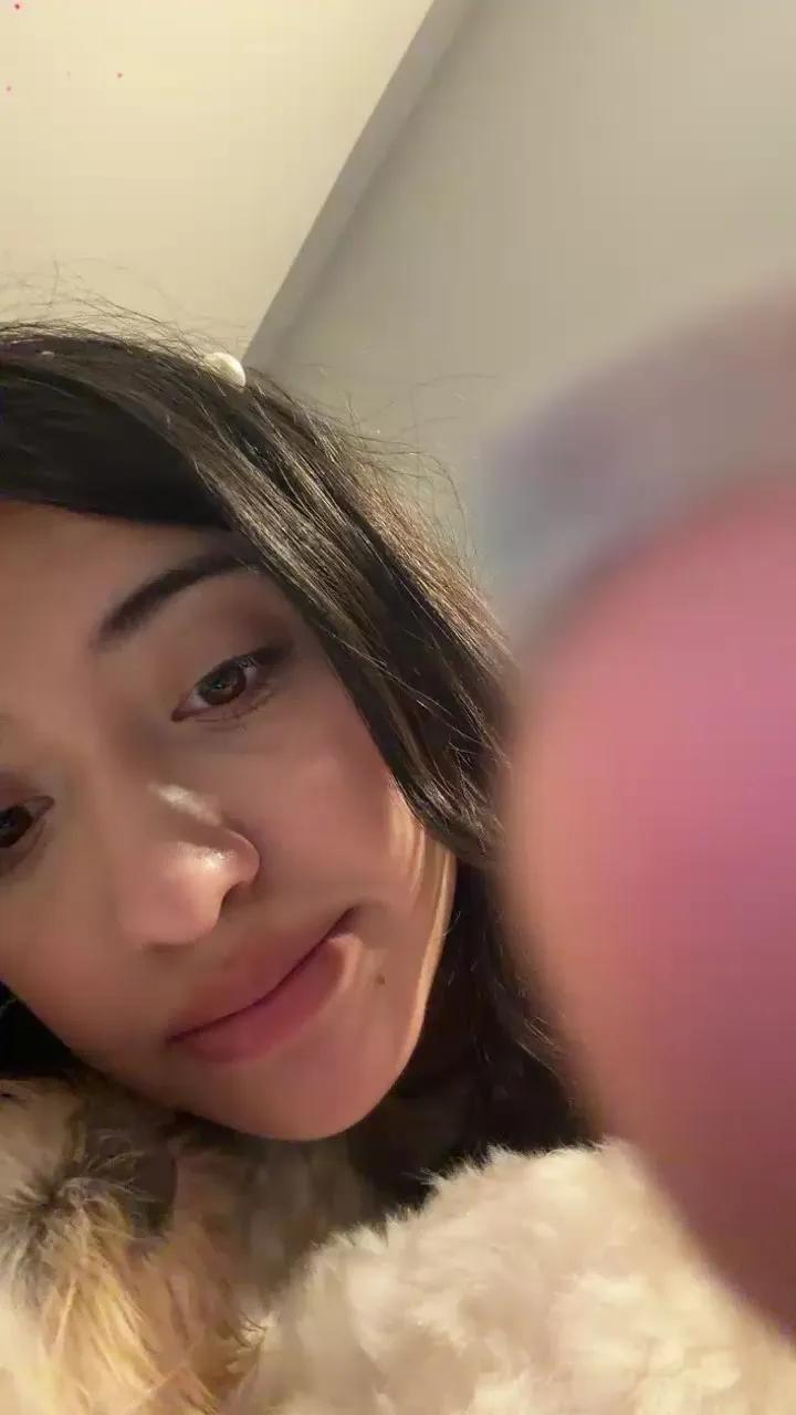 Offline Yurfavwhitesnow on Cam4