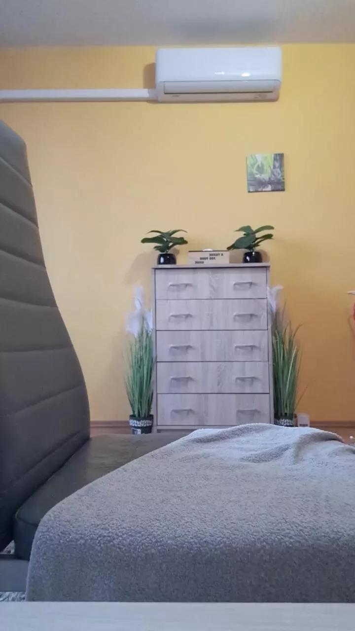 Offline Ywett_Doll on Cam4