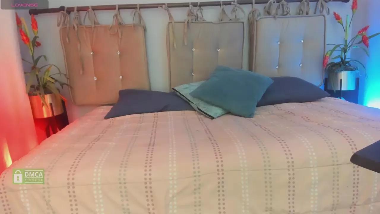 ZAFIRA_MOON on Cam4 
