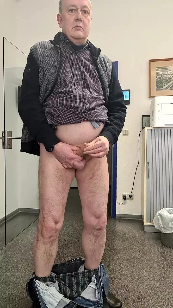 Zeigegeil2024 on Cam4 