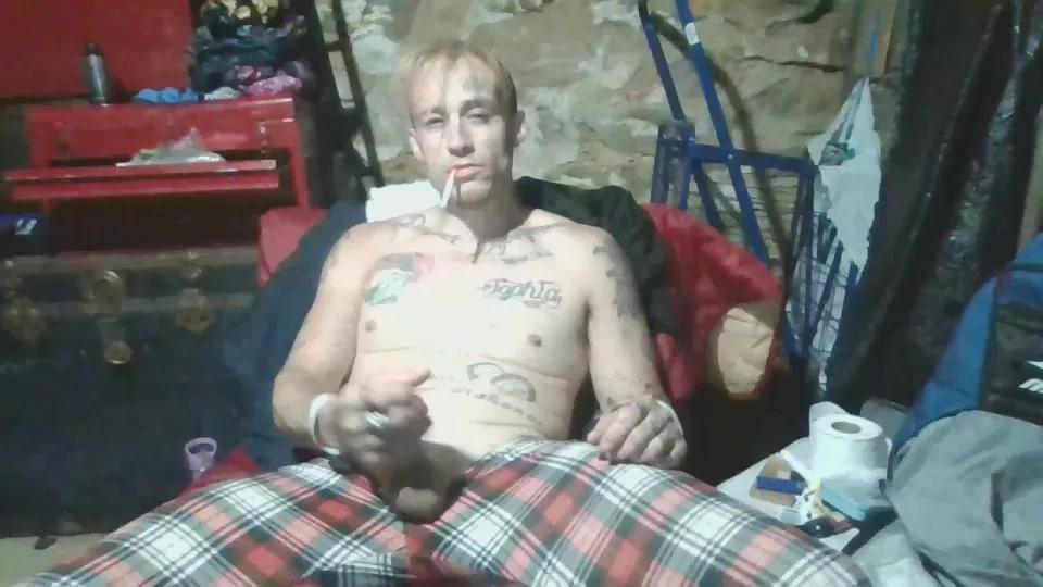 Zombieloser22 on Cam4 