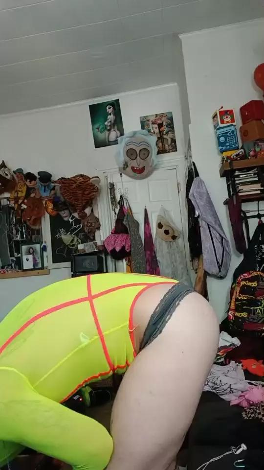 Zombieloser22 on Cam4 