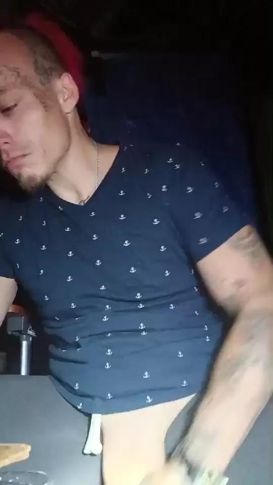 Zombieloser22 on Cam4 