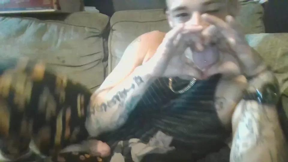Zombieloser22 on Cam4 