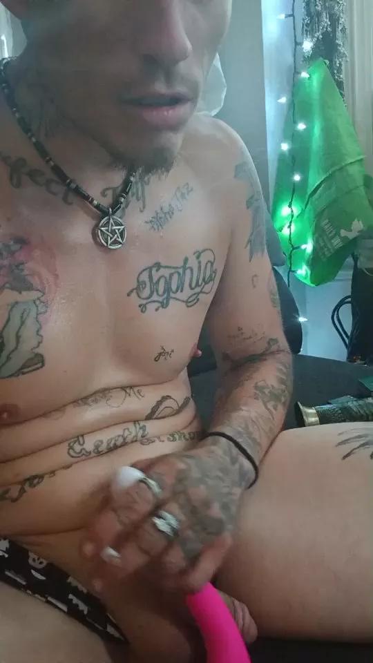 Zombieloser22 on Cam4 