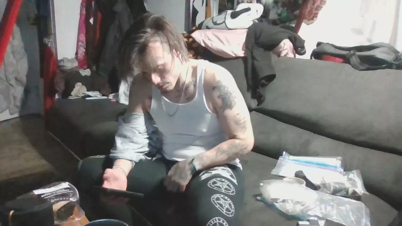 Zombieloser22 on Cam4 