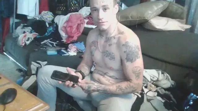 Zombieloser22 on Cam4 