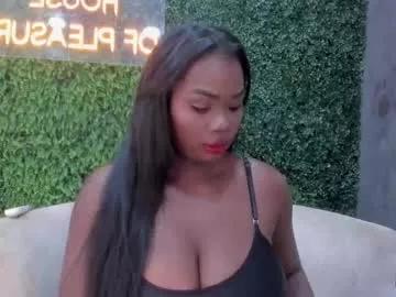 Freechat _huge_boobs_ebony on Chaturbate
