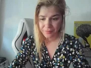 Freechat artsyandcraftsy_ on Chaturbate