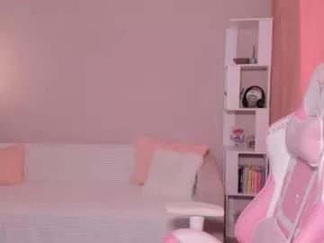 Freechat honeyautumn on Chaturbate