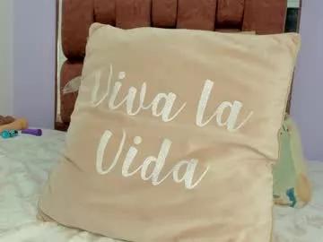 Freechat kristakinnky on Chaturbate