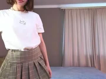 Discover cute camslut Queenelia queenelia from Chaturbate