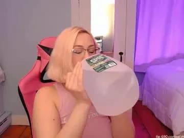 Freechat switchykitty on Chaturbate