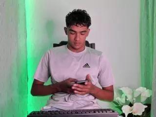 alejandro_williams on Flirt4Free 