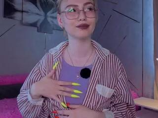 elwyna_fountain on Flirt4Free 