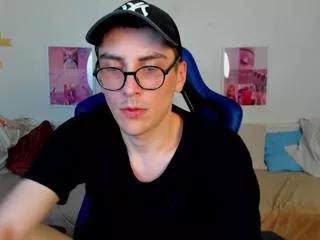 leo_howard on Flirt4Free 