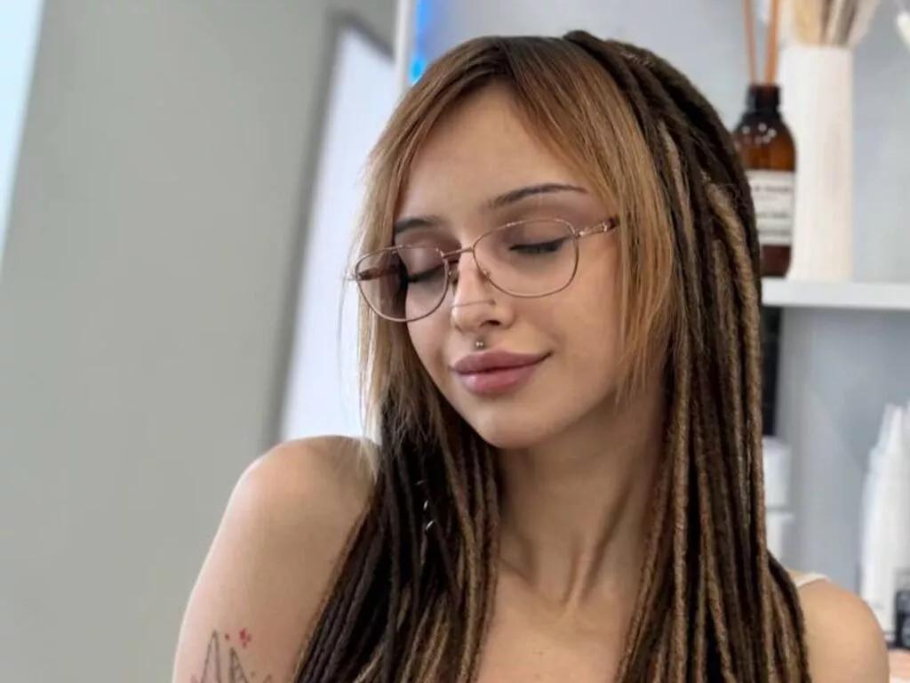 AmeliShe on LiveJasmin 