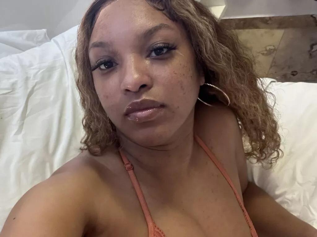 Brialuv on LiveJasmin 