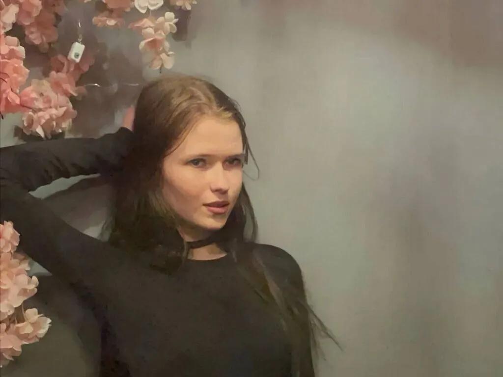 Sweet CharisseChappel wants you to fuck her body now CharisseChappel from LiveJasmin