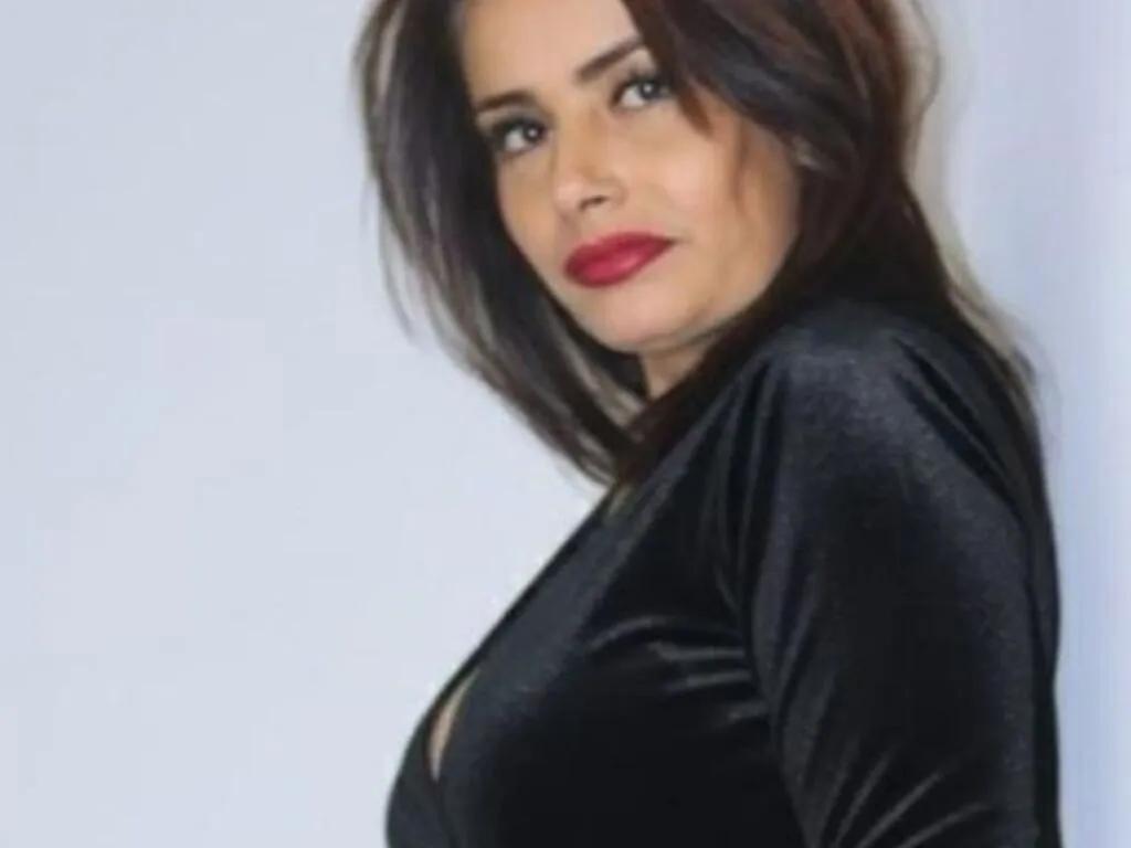 Try DolceFerreer, she wants to masturbate for you DolceFerreer from LiveJasmin