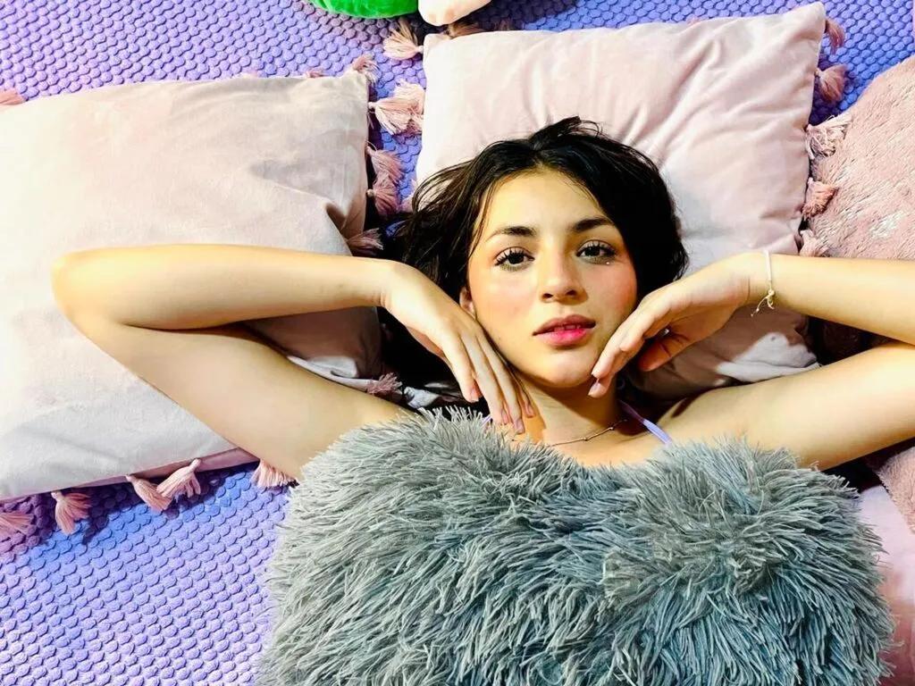 Try EmmyRouss, she wants to masturbate for you EmmyRouss from LiveJasmin