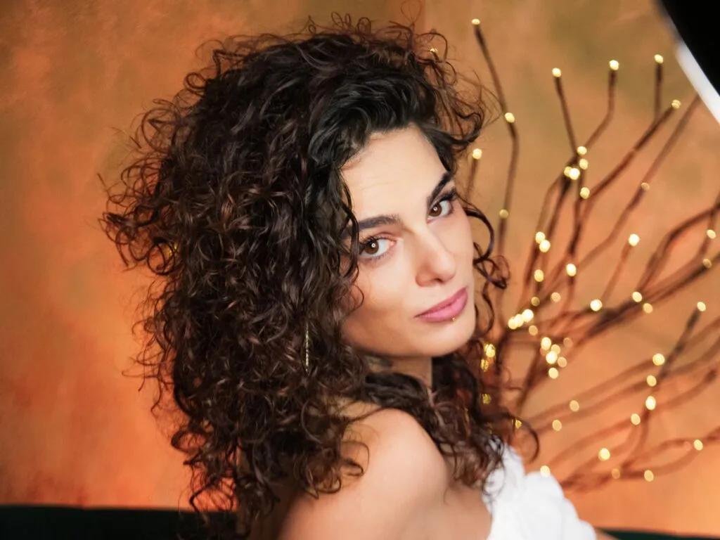 Discover FrancescaBianchy, she wants to masturbate for you FrancescaBianchy from LiveJasmin